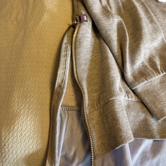 Tommy Hilfiger hoodie
Grey
Small - Picture 4 of 5